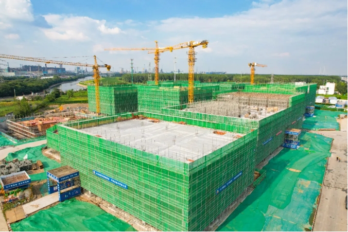 浦仪公路旁，，竖起工业新地标